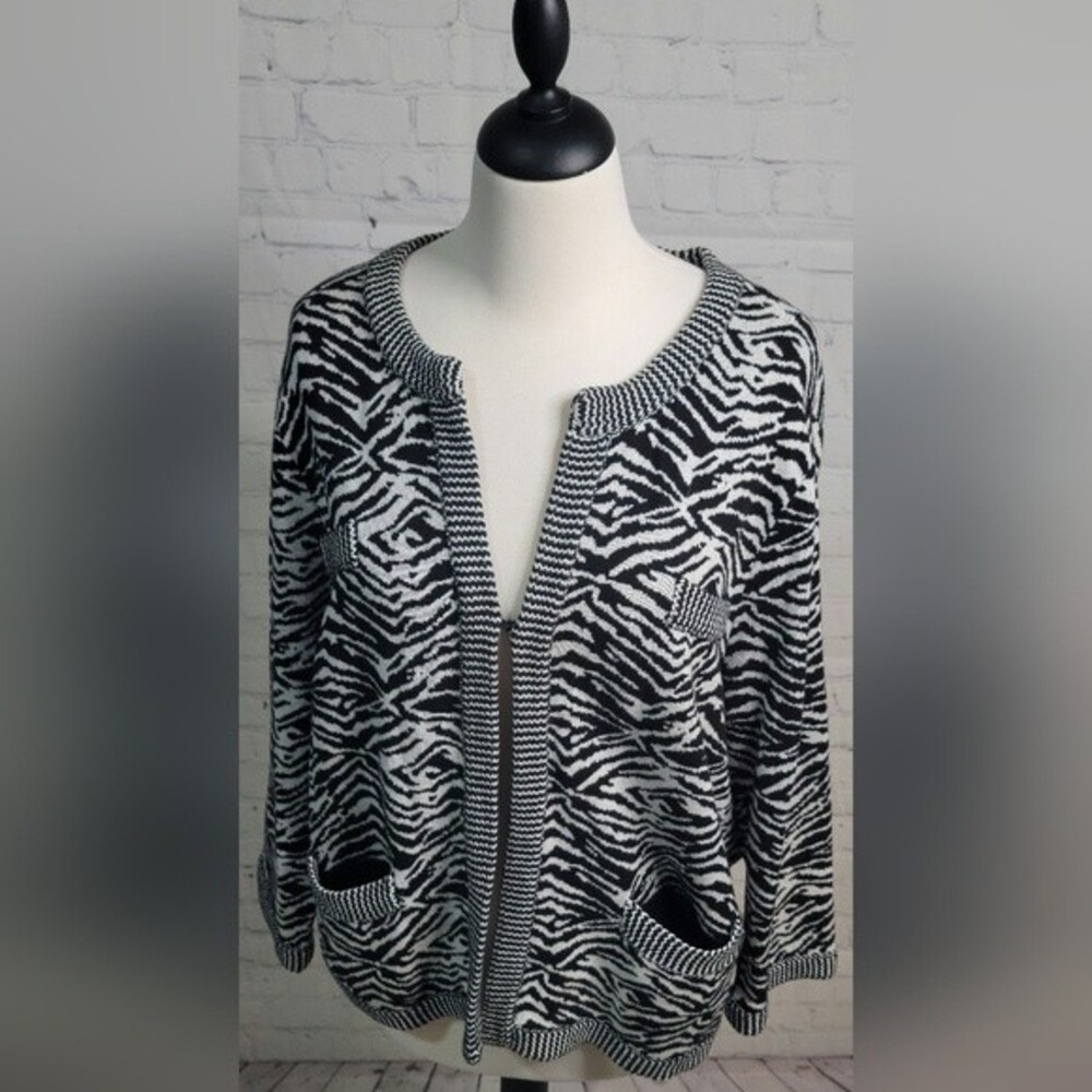 Chico's Women Black White Zebra Sweater Cardigan Sz 3 XL Pockets Classy Preppy
